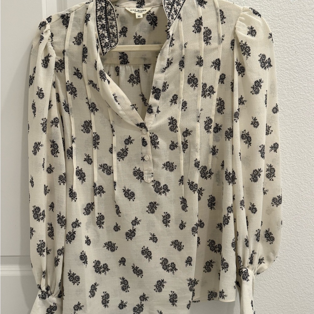 Max Studio Black and White Relaxed Blouse with Mandarin Collar